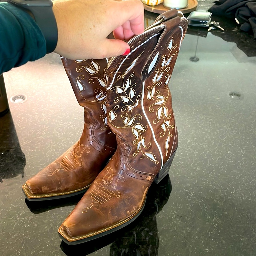 Ariat womens leather boots style 10006310.  US size 7B.